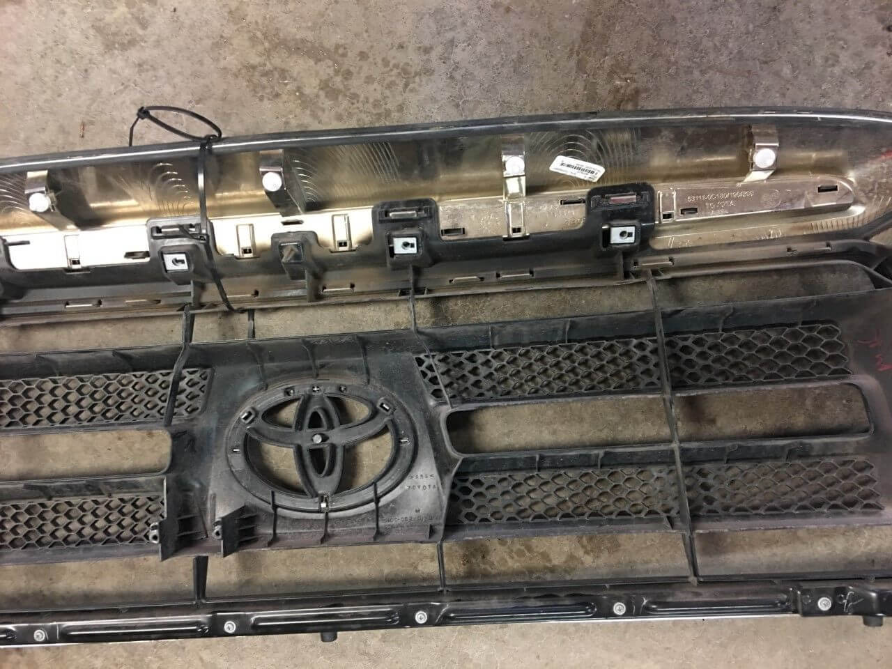 2009-2013 Toyota Tundra SR5 Upper Grille Chrome Black - Used OEM