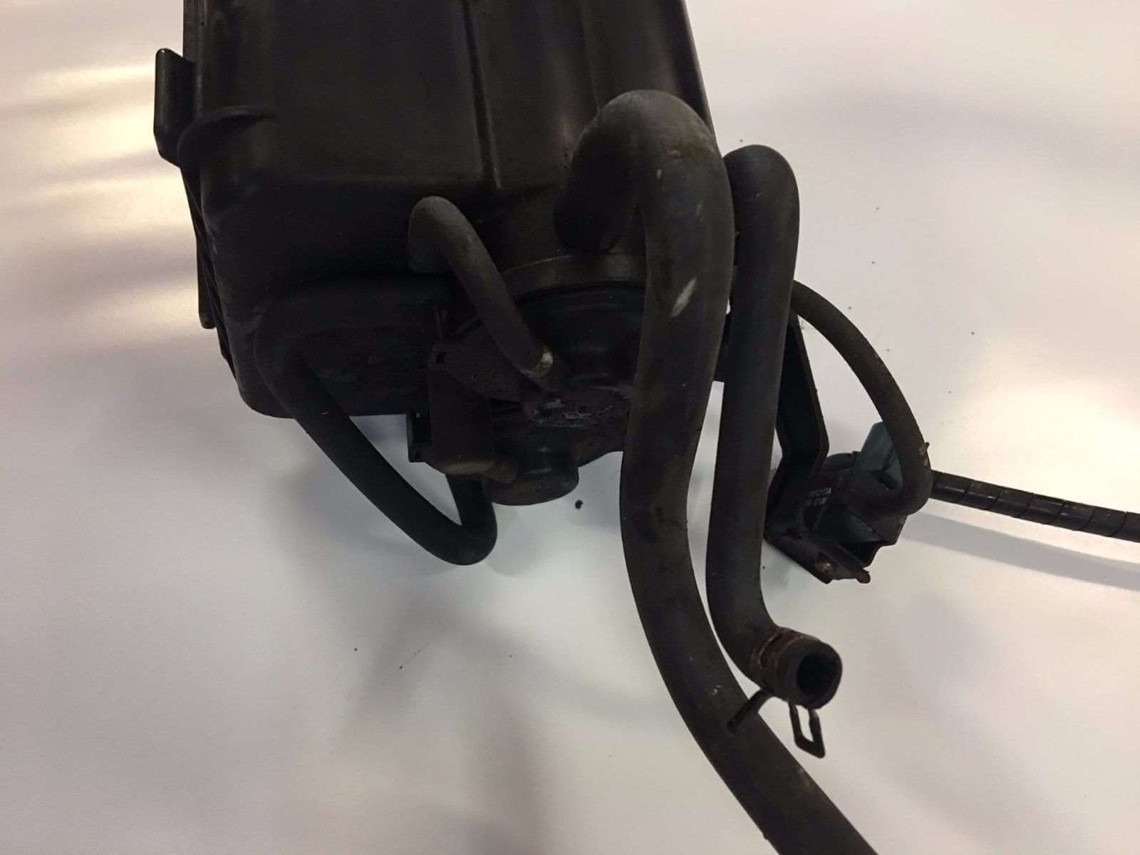 1996-2000 Toyota RAV4 Vapor Charcoal Canister 2.0L - Used OEM