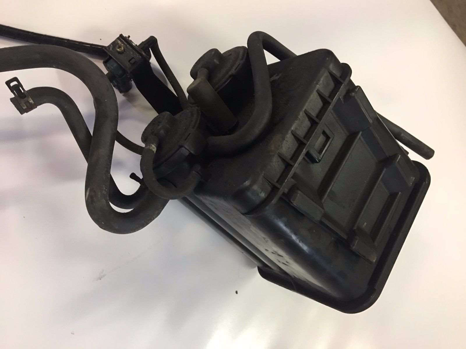 1996-2000 Toyota RAV4 Vapor Charcoal Canister 2.0L - Used OEM