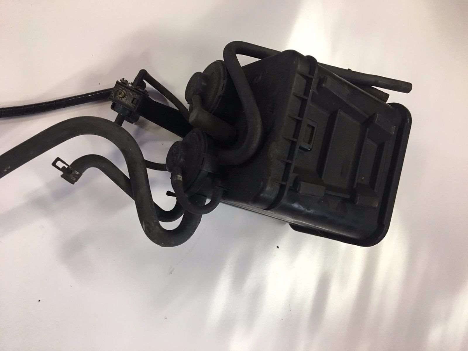 1996-2000 Toyota RAV4 Vapor Charcoal Canister 2.0L - Used OEM