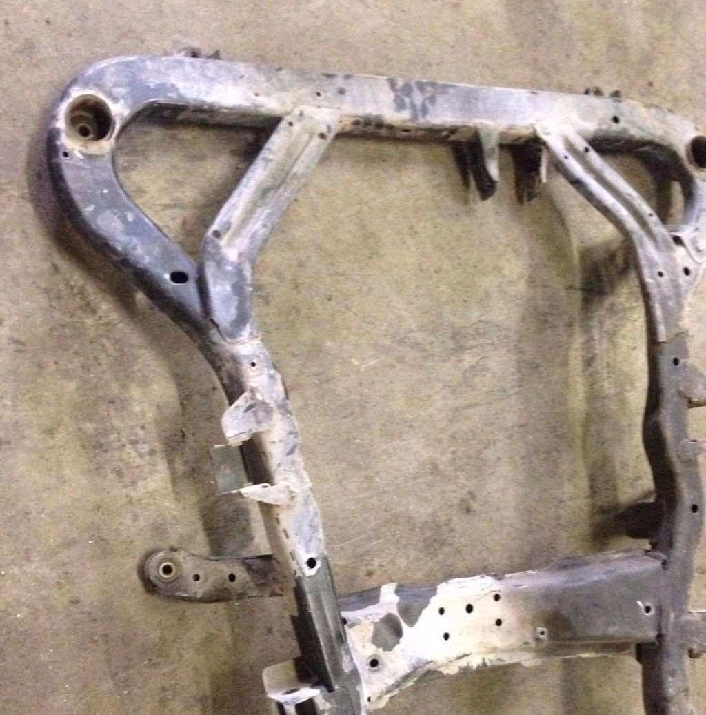 2000-2001 Saturn L-Series Front Subframe Engine Cradle - Used OEM