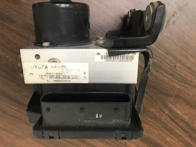 2001-2002 Toyota Sequoia ABS Anti-Lock Brake Pump Actuator - Used OEM
