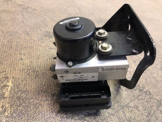 2003-2004 Toyota Sequoia Anti-Lock Brake Pump ABS Actuator - Used OEM