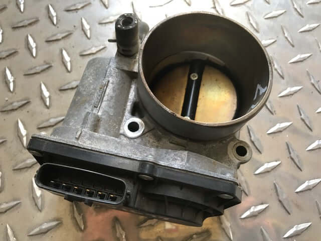 2003-2006 Mitsubishi Montero 3.8L Fuel Injection Throttle Body Assembly - Used OEM