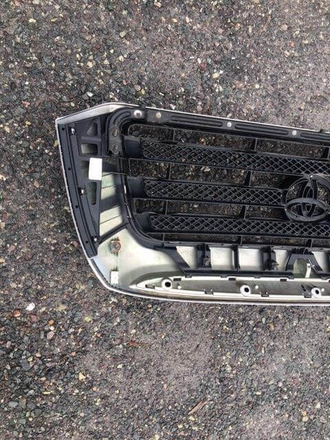2007-2008 Toyota Tundra Upper Front Chrome Grille - Used OEM