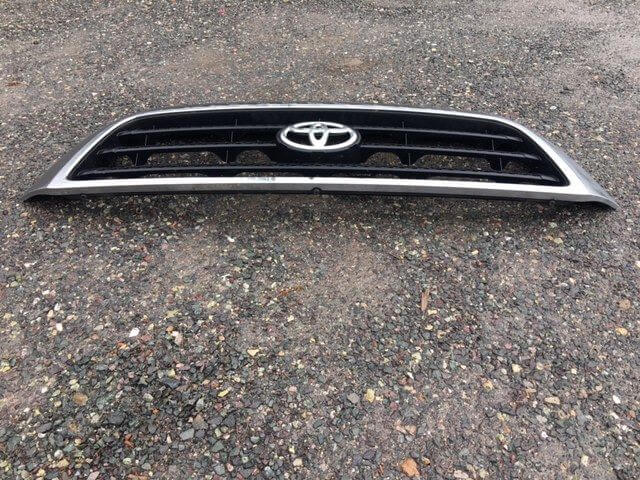 2007-2008 Toyota Tundra Upper Front Chrome Grille - Used OEM