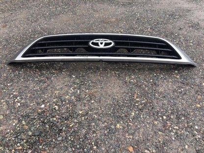 2007-2008 Toyota Tundra Upper Front Chrome Grille - Used OEM