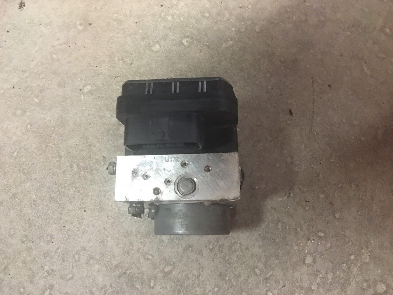 2009-2010 Toyota Corolla ABS Actuator Pump Assembly - Used OEM