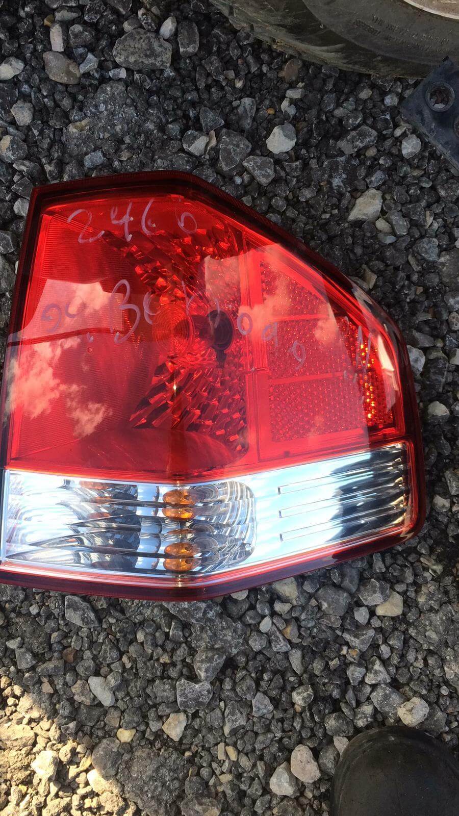2009-2011 Kia Borrego Passenger Side Taillight - Used OEM