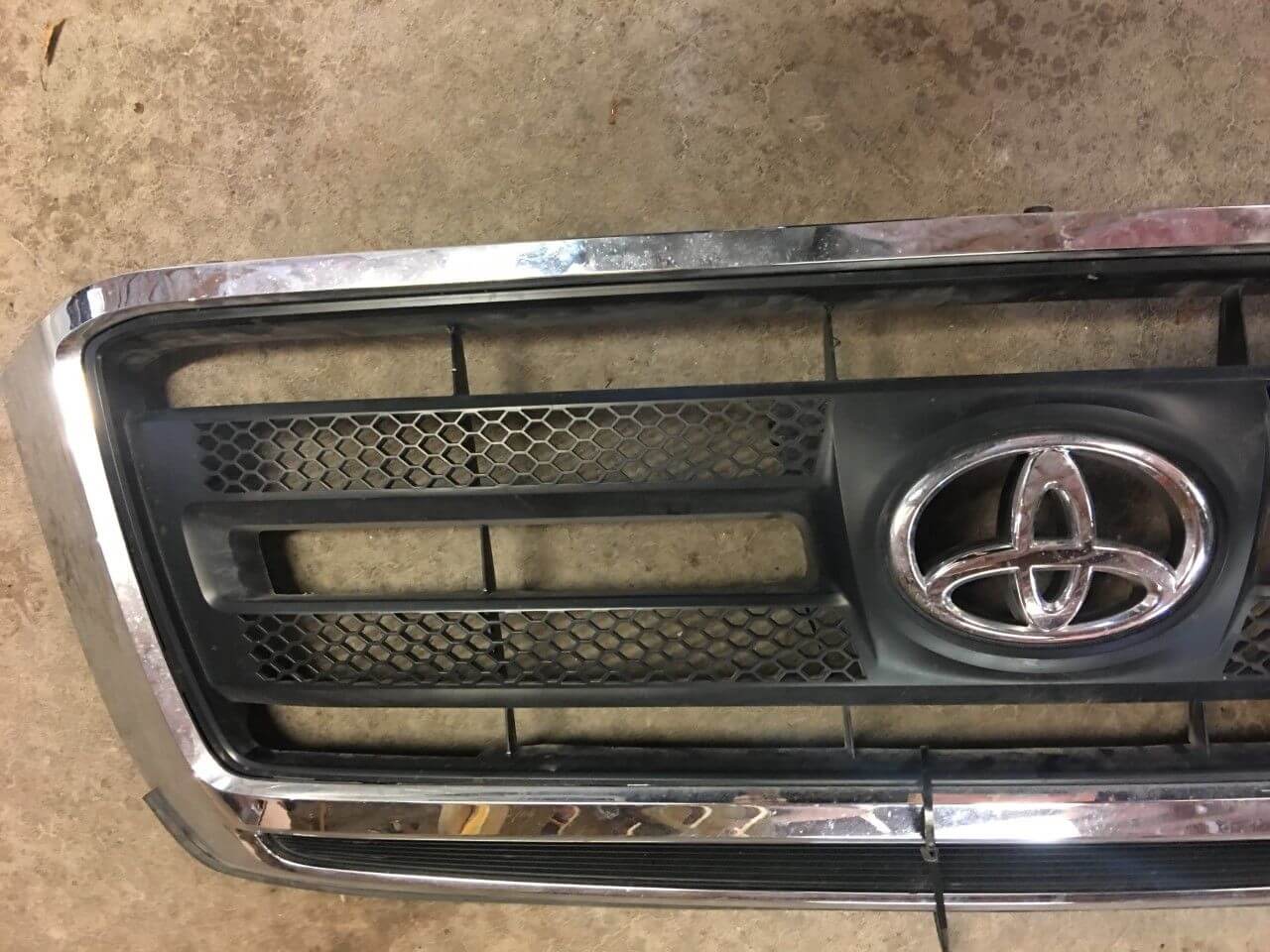 2009-2013 Toyota Tundra SR5 Upper Grille Chrome Black - Used OEM