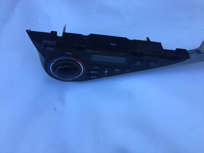 2012-2014 Toyota Prius C AC Heater Climate Control Module 55900-52740 - Used OEM