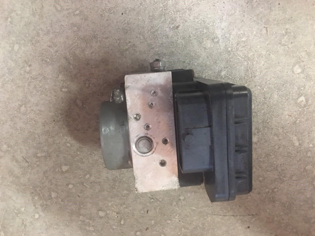 2015 Toyota Corolla ABS Anti-Lock Brake Pump Assembly - Used OEM